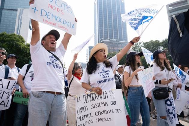 September 1, 2024, Mexico, Mexico: Protesters hold placards during the demonstration. Student protesters from various universities and schools, including Universidad Iberoamericana (IBERO), Universidad Nacional Auto?noma de Me?xico (UNAM), Escuela Libre de Derecho (ELD), Instituto Tecnolo?gico y de Estudios Superiores de Occidente (ITESO), Universidad Auto?noma del Estado de Me?xico (UAEM), Instituto Tecnolo?gico y de Estudios Superiores de Monterrey (ITESM), Universidad La Salle, Centro de Investigacio?n y Docencia Econo?micas (CIDE), Instituto Tecnolo?gico Auto?nomo de Me?xico (ITAM) turned out to protest against proposed judicial reforms that would reduce judicial qualification requirements, appoint judges by community elections, when el - ZUMAs197 20240901_aaa_s197_309 Copyright: xLexiexHarrison-Crippsx