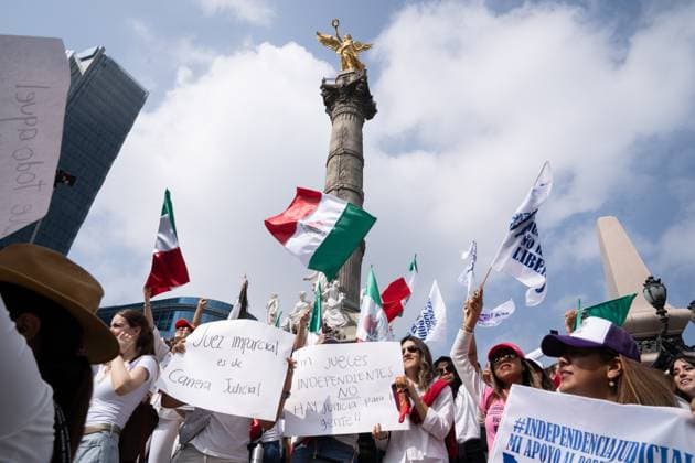 September 1, 2024, Mexico, Mexico: Protesters hold placards and flags during the demonstration. Student protesters from various universities and schools, including Universidad Iberoamericana (IBERO), Universidad Nacional Auto?noma de Me?xico (UNAM), Escuela Libre de Derecho (ELD), Instituto Tecnolo?gico y de Estudios Superiores de Occidente (ITESO), Universidad Auto?noma del Estado de Me?xico (UAEM), Instituto Tecnolo?gico y de Estudios Superiores de Monterrey (ITESM), Universidad La Salle, Centro de Investigacio?n y Docencia Econo?micas (CIDE), Instituto Tecnolo?gico Auto?nomo de Me?xico (ITAM) turned out to protest against proposed judicial reforms that would reduce judicial qualification requirements, appoint judges by community election - ZUMAs197 20240901_aaa_s197_312 Copyright: xLexiexHarrison-Crippsx