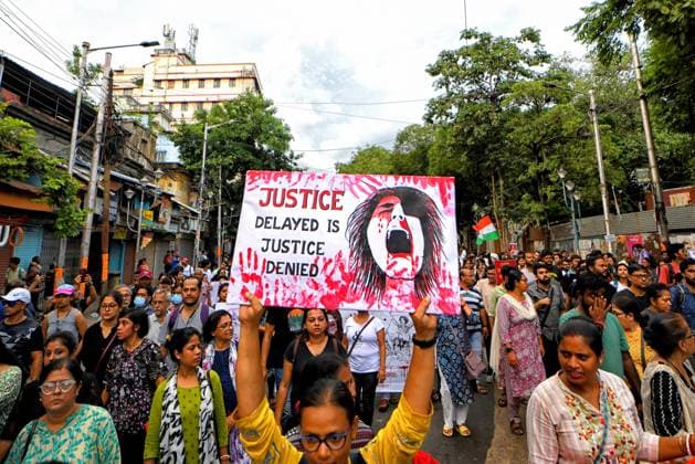News Themen der Woche KW35 News Bilder des Tages Rape Protest Movement in Kolkata, India - 1 Sept 2024 A protester holds a placard during the demonstration against rape and murder of a PGT woman doctor at Government-run R G Kar Medical College & Hospital. The discovery of the 31-year-old doctor s bloodied body at a state-run hospital in Kolkata on August 9 stokes nationwide anger at the chronic issue of violence against women, sparking strikes by medics and rallies backed by thousands of ordinary citizens across India. Kolkata India Copyright: xAvishekxDasx xSOPAxImagesx AVDjusticeday2p