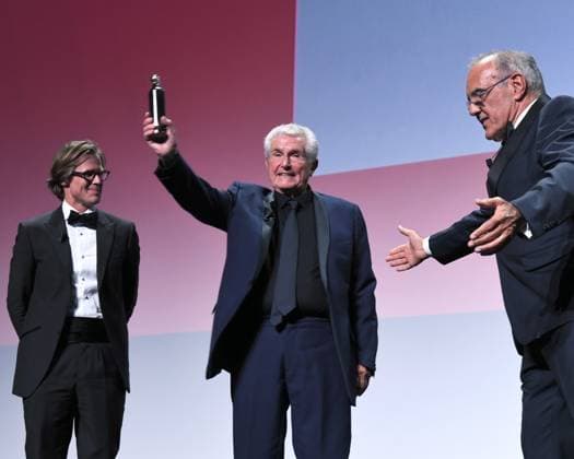Filmfestspiele in Venedig, Cartier Glory to the Filmmaker Award, Claude Lelouch Venice, 81st Venice International Film Festival, Cartier Glory To The Filmmaker Award Ceremony. Pictured: Claude Lelouch, Rodolphe Ratzel, Alberto Barbera  Copyright: xAlbertoxTerenghi PoolxPhotoxEvenx xPoolxPhotoxEventsx04x IPA_Agency_IPA49299687