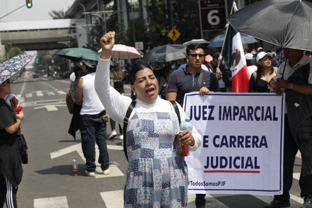 Law students from different Universities join a demonstration outside the Sala de Armas in the Ciudad Deportiva to protest against the judicial reform imposed by the President of Mexico Andres Manuel Lopez Obrador to modify various parts of the Constitution of the country. on September 3, 2024 in Mexico City, Mexico. Mexico City Mexico - ZUMAe321 20240903_zia_e321_001 Copyright: xIanxRoblesx