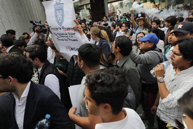 Law students from different Universities join a demonstration outside the Sala de Armas in the Ciudad Deportiva to protest against the judicial reform imposed by the President of Mexico Andres Manuel Lopez Obrador to modify various parts of the Constitution of the country. on September 3, 2024 in Mexico City, Mexico. Mexico City Mexico - ZUMAe321 20240903_zia_e321_006 Copyright: xIanxRoblesx