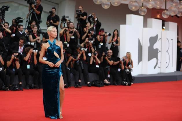 September 4, 2024, Lido Di Venezia, Veneto, Italy: IRIS LAW walks the red carpet for the Premiere of Joker: Folie a Deux movie during the 81st Venice International Film Festival in Lido di Venezia, Italy Lido Di Venezia Italy - ZUMAc179 20240904_zep_c179_111 Copyright: xMickaelxChavetx