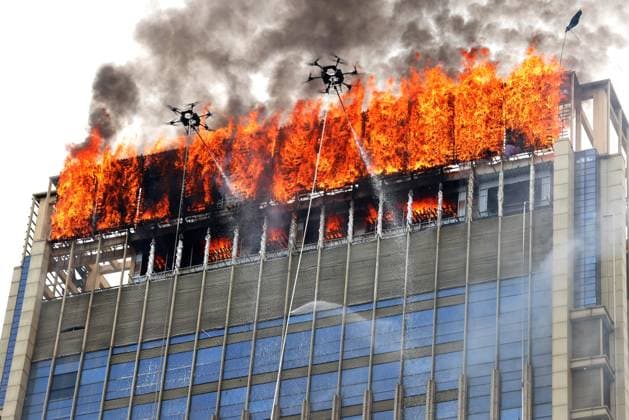 Bilder des Jahres 2024, News 09 September News Themen der Woche KW36 News Bilder des Tages High-rise Drone Fire Drill in Fuzhou FUZHOU, CHINA - SEPTEMBER 5, 2024 - A 110-meter high-rise firefighting drone fire combat drill is held in the drone town in Fuzhou, Fujian province, China, September 5, 2024. Fuzhou Fujian China  Copyright: xCFOTOx i1725520198395