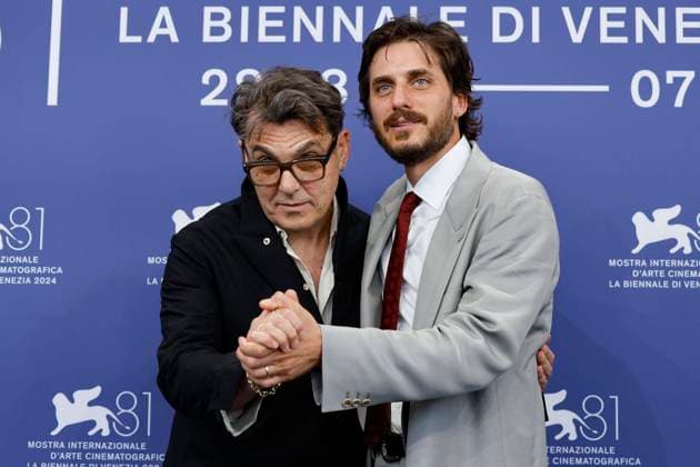 Bilder des Jahres 2024, Entertainment 09 September Entertainment Themen der Woche KW36 Entertainment Bilder des Tages Filmfestspiele in Venedig, M. Il figlio del secolo Photocall September 5, 2024, Venice, ITALY: British director Joe Wright (L) and Italian actor Luca Marinelli poses at a photocall of ˜M - Il figlio del secolo™ at the 81st annual Venice International Film Festival, in Venice, Italy, 05 September 2024. The movie is presented out of competition at the festival running from 28 August to 07 September 2024. ANSA FABIO FRUSTACI Venice ITALY  - ZUMAa110 20240905_zaf_a110_035 Copyright: xFabioxFrustacix