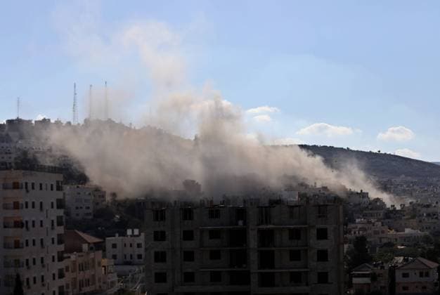 Bilder des Jahres 2024, News 09 September News Themen der Woche KW36 News Bilder des Tages (240905) -- JENIN, Sept. 5, 2024 -- Smoke rises during an Israeli raid in the northern West Bank city of Jenin, on Sept. 5, 2024. In Jenin, Israeli forces continued operations for the ninth consecutive day. Mayor Nidal Obeidi said the ongoing attacks have severely damaged local infrastructure, with the full extent yet to be assessed. (Photo by Xinhua) MIDEAST-JENIN-ISRAEL-MILITARY OPERATIONS AymanxNobani 