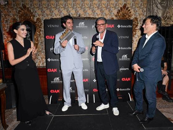 Venice, 81st Venice Film Festival 2024 -. Ciak Award. In the photo: Selene Caramazza, Pietro Castellitto, Sergio Castellitto and Flavio Natalia  Copyright: xManuelexMangiarottix xipa-agencyx xPoolxPhotoxEventsx04x IPA_Agency_IPA49388083