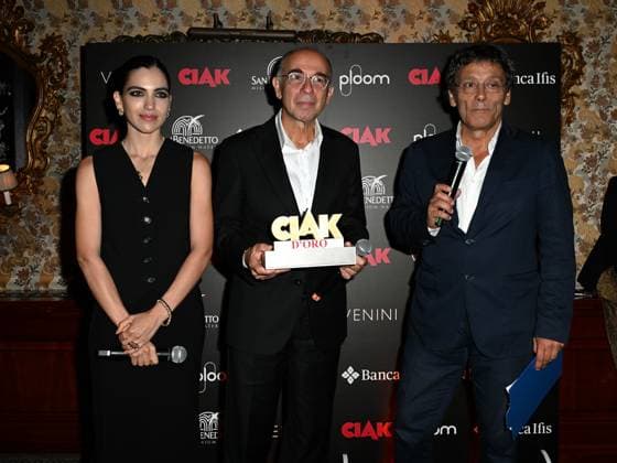 Venice, 81st Venice Film Festival 2024 -. Ciak Award. In the photo Selene Camarazza, Giuseppe Tornatore with the award and the Director Flavio Natalia  Copyright: xManuelexMangiarottix xipa-agencyx xPoolxPhotoxEventsx04x IPA_Agency_IPA49388586
