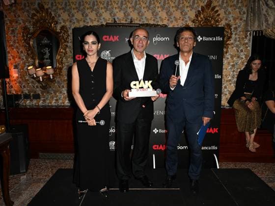 Venice, 81st Venice Film Festival 2024 -. Ciak Award. In the photo Selene Camarazza, Giuseppe Tornatore with the award and the Director Flavio Natalia  Copyright: xManuelexMangiarottix xipa-agencyx xPoolxPhotoxEventsx04x IPA_Agency_IPA49388589
