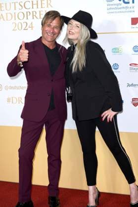Steve Norman from Spandau Ballet and Sabrina Winter from Stereoblonde at the presentation of the 15 German Radio Award 2024 at the Musical Theater Neue Flora Hamburg, 05 09 2024 Foto:xC.xNiehausx xFuturexImagex radiopreis_4858