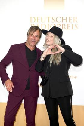 Steve Norman from Spandau Ballet and Sabrina Winter from Stereoblonde at the presentation of the 15 German Radio Award 2024 at the Musical Theater Neue Flora Hamburg, 05 09 2024 Foto:xC.xNiehausx xFuturexImagex radiopreis_4860