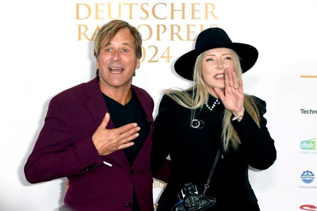 Steve Norman from Spandau Ballet and Sabrina Winter from Stereoblonde at the presentation of the 15 German Radio Award 2024 at the Musical Theater Neue Flora Hamburg, 05 09 2024 Foto:xC.xNiehausx xFuturexImagex radiopreis_4862