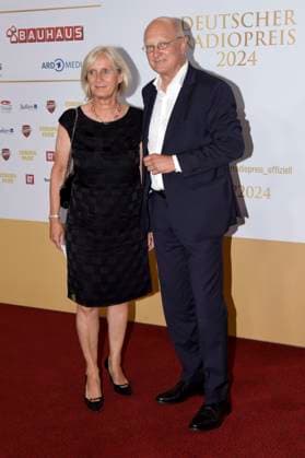 Joachim Knuth with his wife Ulrike Murmann at the presentation of the 15 German Radio Award 2024 at the Musical Theater Neue Flora Hamburg, 05 09 2024 Foto:xA.xTeiwesx xFuturexImagex radiopreis_4865