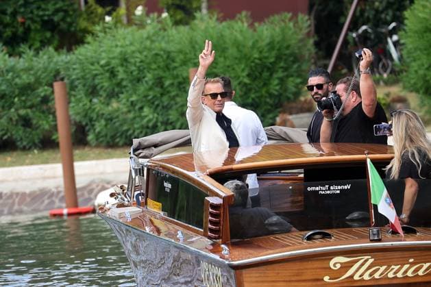Entertainment Themen der Woche KW36 Entertainment Bilder des Tages Venice, 81st Venice Film Festival 2024 - Day 10. Arrivals at the Hotel Excelsior landing stage. Pictured is Kevin Costner  Copyright: xMatteoxChinellatox xipa-agency.nx xMatteoxChinellatox IPA_Agency_IPA49402687