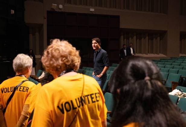 September 6, 2024, Toronto, On, Canada: Prime Minister Justin Trudeau speaks with Toronto International Film Festival staff and volunteers at the CBC building in Toronto on Friday, September 6, 2024. Toronto Canada  - ZUMAc35_ 20240906_zaf_c35_015 Copyright: xLauraxProctorx