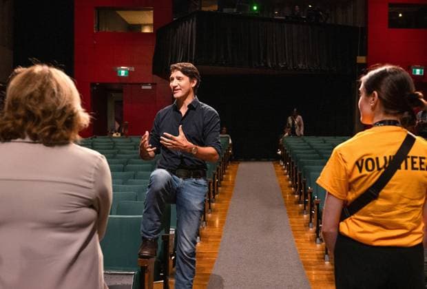 September 6, 2024, Toronto, On, Canada: Prime Minister Justin Trudeau speaks with Toronto International Film Festival staff and volunteers at the CBC building in Toronto on Friday, September 6, 2024. Toronto Canada  - ZUMAc35_ 20240906_zaf_c35_020 Copyright: xLauraxProctorx