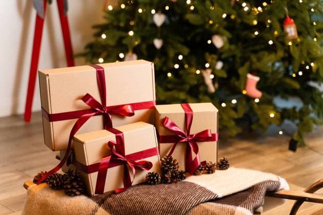 Groups of Christmas presents with craft papers on the sledges Groups of Christmas presents with craft papers on the sledges against the backdrop of a Christmas tree with colored festive lights Copyright: xZoonar.com OksanaxShufrychx 22107364