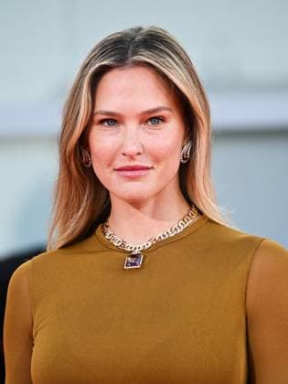 Venice, 81st Venice Film Festival 2024 - Tenth evening. Nuovo IMAIE Award In the photo: Bar Refaeli  Copyright: xManuelexMangiarottix xipa-agencyx xPoolxPhotoxEventsx04x IPA_Agency_IPA49412084