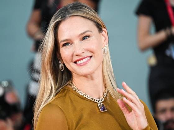 Venice, 81st Venice Film Festival 2024 - Tenth evening. Nuovo IMAIE Award In the photo: Bar Refaeli  Copyright: xManuelexMangiarottix xipa-agencyx xPoolxPhotoxEventsx04x IPA_Agency_IPA49412103