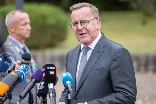 News Themen der Woche KW36 News Bilder des Tages Ramstein-Miesenbach, Ramstein Air Base, 19.08.2023, Treffen der 24. Ukraine-Verteidigungskontaktgruppe mit US-Verteidigungsminister Lloyd J. Austin III Bild: Deutscher Verteidigungsminister Boris Pistorius, Pressekonferenz *** Ramstein Miesenbach, Ramstein Air Base, 19 08 2023, Meeting of the 24 Ukraine Defense Contact Group with US Secretary of Defense Lloyd J Austin III Picture German Minister of Defense Boris Pistorius, Press Conference Copyright: HMBxMedia xJulienxBecker