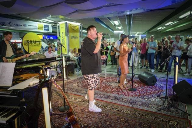 Essen The URBAHN Music Sessions in the Ruhrbahn FOR EDITORIAL PURPOSES ONLY EDITORIAL USE ONLY p Issak and Joyce van de Pol at the URBAHN Music Sessions on Friday, September 6, 2024, on the middle level of the Rathaus station in Essen Germany NRW Essen Copyright UwexErnst Copyright: UwexErnst doc7x2jv8vlnnq2hji99im ,EDITORIAL USE ONLY Copyright: UwexErnst