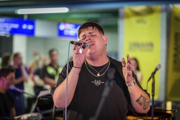 Essen The URBAHN Music Sessions in the Ruhrbahn FOR EDITORIAL PURPOSES ONLY EDITORIAL USE ONLY p The singer Isaak at the URBAHN Music Sessions on Friday, September 6, 2024, on the middle level of the Rathaus station in Essen Germany NRW Essen Copyright UwexErnst Copyright: UwexErnst doc7x2jv9458ut15ycvuijh ,EDITORIAL USE ONLY Copyright: UwexErnst