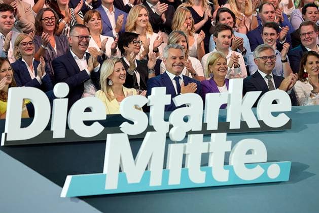 News Themen der Woche KW36 News Bilder des Tages - Wien 07.09.2024 - Wahlkampf Nationalratswahl 2024 - Heute startete der ÖVP (Österreichische Volkspartei) ihren Wahlkampf zur Nationalratswahl 2024 offiziell mit einer Veranstaltung in der Steffl Eissportarena. PHOTO: Bundeskanzler, ÖVP-Bundesparteiobmann und Spitzenkandidat Karl Nehammer (M) mit den weiteren Kandidaaten im Hintergrund. Today the ÖVP (Austrian People s Party) officially launched its election campaign for the 2024 National Council election with an event in the Steffl ice sports arena. ÖVP, OeVP, OVP, Wahlkampf, Wahlkampfauftakt, Parlamentswahl, Parlamentswahlen, Nationalratswahlen, elections. Nationalratswahl 2024 *** Vienna 07 09 2024 Election campaign National Council election 2024 Today the ÖVP Austrian Peoples Part 