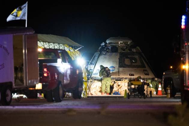 September 6, 2024, White Sands, Nm, United States of America: Boeing and NASA recovery teams wait for hazmat teams to give the all clear around the NASA Boeing Crew Flight Test Starliner spacecraft after it landed without crew at White Sands Missile Range Space Harbor, September 6, 2024 in New Mexico. The Starliner returned to earth without astronauts Butch Wilmore and Suni Williams who will remain on the International Space Station due to safety issues with the spaceship. White Sands United States of America - ZUMAp138 20240906_zaa_p138_012 Copyright: xAubreyxGemignani Nasax
