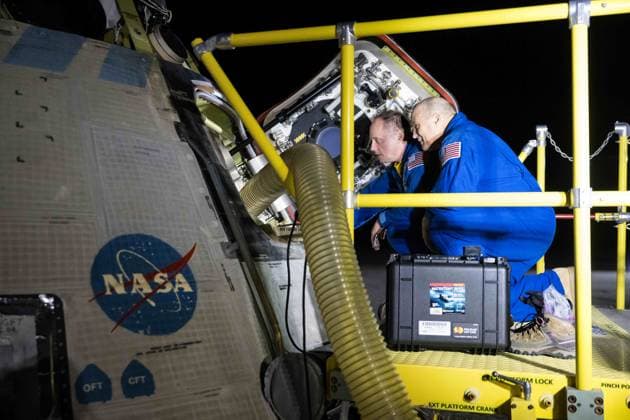 September 6, 2024, White Sands, Nm, United States of America: NASA astronauts Mike Fincke, left, and Scott Tingle, right, look inside the NASA Boeing Crew Flight Test Starliner spacecraft after it landed without crew at White Sands Missile Range Space Harbor, September 6, 2024 in New Mexico. The Starliner returned to earth without astronauts Butch Wilmore and Suni Williams who will remain on the International Space Station due to safety issues with the spaceship. White Sands United States of America - ZUMAp138 20240906_zaa_p138_014 Copyright: xAubreyxGemignani Nasax