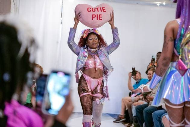 Entertainment Themen der Woche KW36 Entertainment Bilder des Tages September 7, 2024, New York, New York, us: SBFW runway show during NYFW. Showcasing small boutique fashions and eclectic mix of styles and design. New York us - ZUMAh156 20240907_znp_h156_009 Copyright: xMiloxHessx