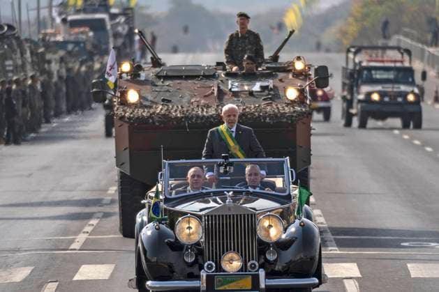 News Themen der Woche KW36 News Bilder des Tages (240908) -- BRASILIA, Sept. 8, 2024 -- Brazilian President Luiz Inacio Lula da Silva (C) attends a military review during the celebration of the 202nd anniversary of Independence Day in Brasilia, Brazil, Sept. 7, 2024. ) BRAZIL-BRASILIA-INDEPENDENCE DAY-CELEBRATION WangxTiancong 