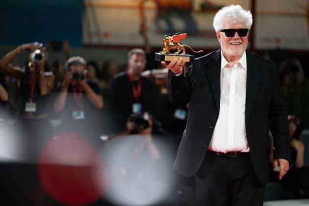 2024 Winners Photocall - The 81st Venice International Film Festival Pedro Almodovar poses with the Golden Lion Award during the 81st Venice International Film Festival at Palazzo del Cinema in Venice, Italy, on September 7, 2024. Venice Italy  Copyright: xLucaxCarlinox originalFilename: carlino-notitle240907_np0Bs.jpg