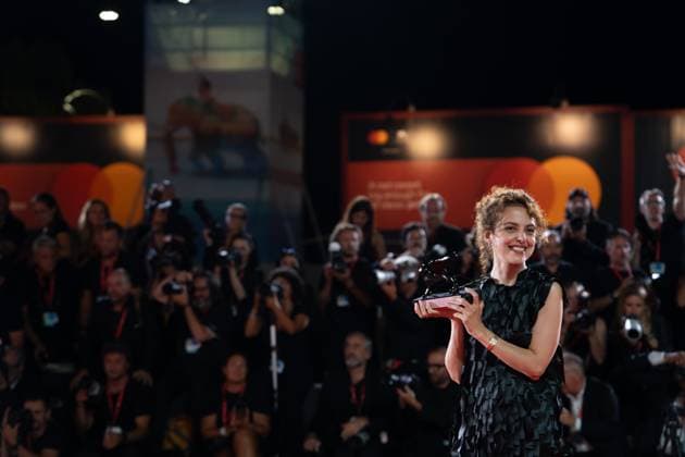 2024 Winners Photocall - The 81st Venice International Film Festival Dea Kulumbegashvili poses with the Special Jury Prize Award during the 81st Venice International Film Festival at Palazzo del Cinema in Venice, Italy, on September 7, 2024. Venice Italy  Copyright: xLucaxCarlinox originalFilename: carlino-notitle240907_np45u.jpg
