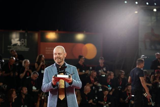 2024 Winners Photocall - The 81st Venice International Film Festival Alexandre O. Philippe poses with the Best Documentary on Cinema Award during the 81st Venice International Film Festival at Palazzo del Cinema in Venice, Italy, on September 07, 2024. Venice Italy  Copyright: xLucaxCarlinox originalFilename: carlino-notitle240907_npBov.jpg