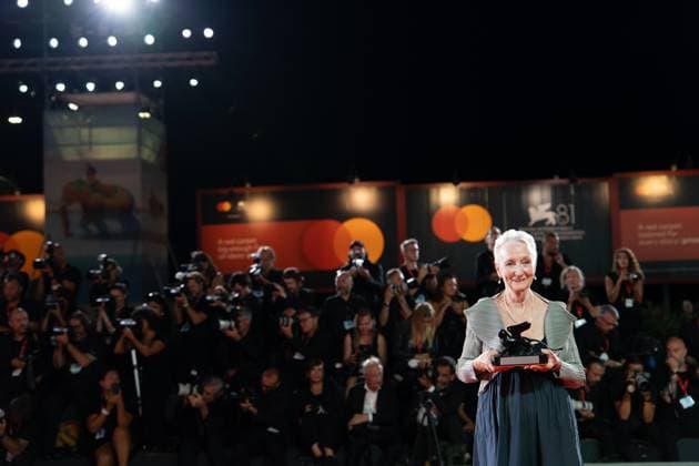 2024 Winners Photocall - The 81st Venice International Film Festival Kathleen Chalfant poses with the Best Actress Award during the 81st Venice International Film Festival at Palazzo del Cinema in Venice, Italy, on September 07, 2024. Venice Italy  Copyright: xLucaxCarlinox originalFilename: carlino-notitle240907_nphQk.jpg