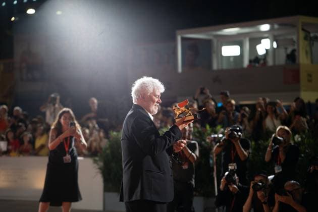 2024 Winners Photocall - The 81st Venice International Film Festival Pedro Almodovar poses with the Golden Lion Award during the 81st Venice International Film Festival at Palazzo del Cinema in Venice, Italy, on September 7, 2024. Venice Italy  Copyright: xLucaxCarlinox originalFilename: carlino-notitle240907_npo5H.jpg