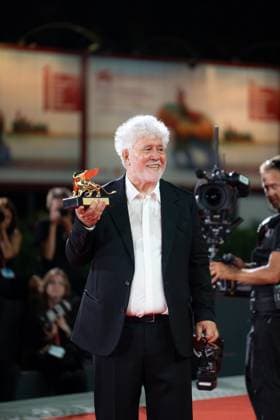 2024 Winners Photocall - The 81st Venice International Film Festival Pedro Almodovar poses with the Golden Lion Award during the 81st Venice International Film Festival at Palazzo del Cinema in Venice, Italy, on September 7, 2024. Venice Italy  Copyright: xLucaxCarlinox originalFilename: carlino-notitle240907_npp7E.jpg