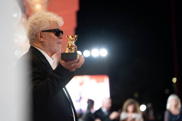 2024 Winners Photocall - The 81st Venice International Film Festival Pedro Almodovar poses with the Golden Lion Award during the 81st Venice International Film Festival at Palazzo del Cinema in Venice, Italy, on September 7, 2024. Venice Italy  Copyright: xLucaxCarlinox originalFilename: carlino-notitle240907_nptuD.jpg