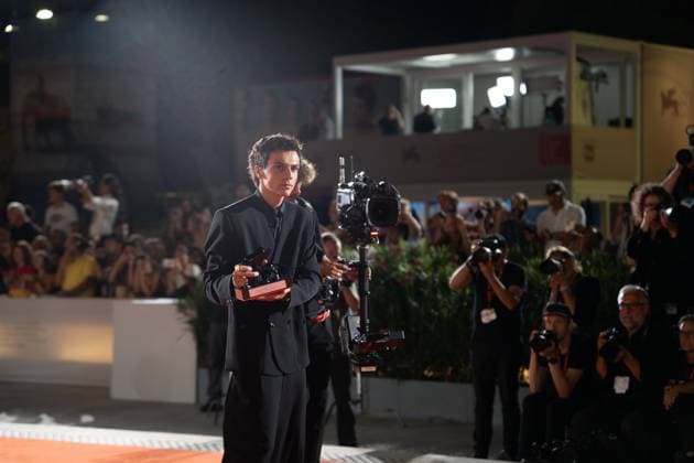 2024 Winners Photocall - The 81st Venice International Film Festival Francesco Gheghi poses with the Horizons Best Actor Award during the 81st Venice International Film Festival at Palazzo del Cinema in Venice, Italy, on September 7, 2024. Venice Italy  Copyright: xLucaxCarlinox originalFilename: carlino-notitle240907_npIOz.jpg