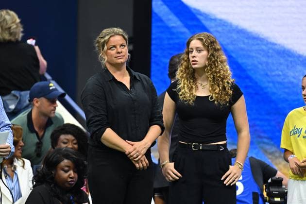 US Open - Celebs Watch Women s Final Former tennis player Kim Clijsters (BEL) and her daughter attend the women s final at the 2024 US Open at Billie Jean National Tennis Center in New York City, NY, USA, on September 7, 2024. Photo by Corinne Dubreuil ABACAPRESS.COM New York City NY United States  Copyright: xDubreuilxCorinne ABACAx