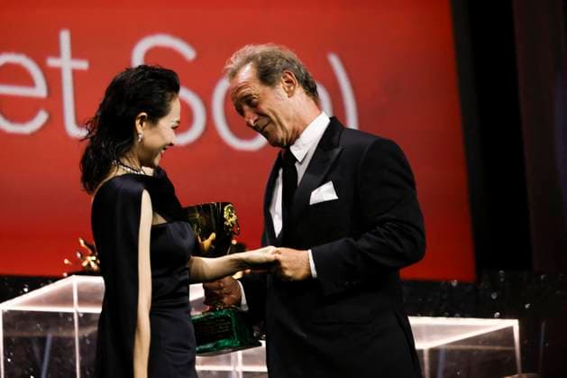 81st Mostra - Closing Ceremony Jury member Zhang Ziyi presents the Volpi Cup for Best Actor Award to Vincent Lindon for The Quiet Son onstage during the 81st Venice International Film Festival at Sala Grande on September 07, 2024 in Venice, Italy. Photo by Marco Piovanotto ABACAPRESS.COM Venice Italy  Copyright: xPiovanottoxMarco ABACAx