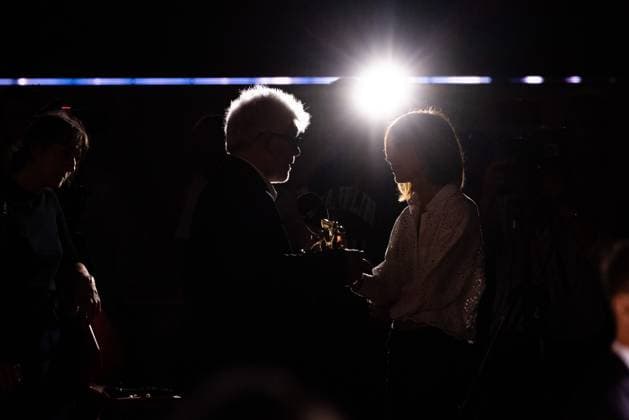 News - 2024 Winners Photocall - The 81st Venice International Film Festival Pedro Almodovar (silhouette) taking an interview holding the golden Lion Award for The room next door during the 81st Venice International Film Festival at Palazzo del Cinema on September 7, 2024 in Venice, Italy. Photo: Cinzia Camela. Lido di Venezia Palazzo del Cinema Italy Copyright: xCinziaxCamelax xLiveMediax LPN_1508030