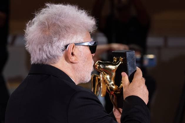 News - 2024 Winners Photocall - The 81st Venice International Film Festival Pedro Almodovar poses with the golden Lion Award for The room next door during the 81st Venice International Film Festival at Palazzo del Cinema on September 7, 2024 in Venice, Italy. Photo: Cinzia Camela. Lido di Venezia Palazzo del Cinema Italy Copyright: xCinziaxCamelax xLiveMediax LPN_1508036