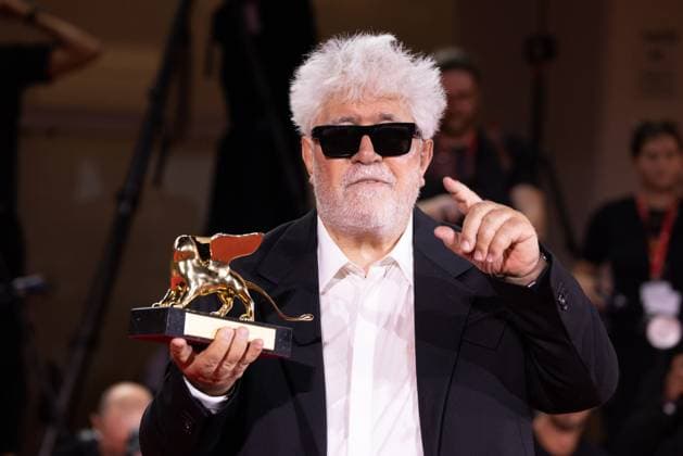 News - 2024 Winners Photocall - The 81st Venice International Film Festival Pedro Almodovar poses with the golden Lion Award for The room next door during the 81st Venice International Film Festival at Palazzo del Cinema on September 7, 2024 in Venice, Italy. Photo: Cinzia Camela. Lido di Venezia Palazzo del Cinema Italy Copyright: xCinziaxCamelax xLiveMediax LPN_1508038