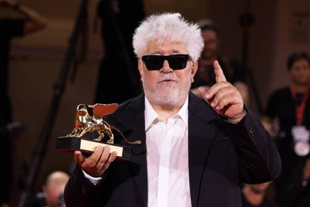News - 2024 Winners Photocall - The 81st Venice International Film Festival Pedro Almodovar poses with the golden Lion Award for The room next door during the 81st Venice International Film Festival at Palazzo del Cinema on September 7, 2024 in Venice, Italy. Photo: Cinzia Camela. Lido di Venezia Palazzo del Cinema Italy Copyright: xCinziaxCamelax xLiveMediax LPN_1508039