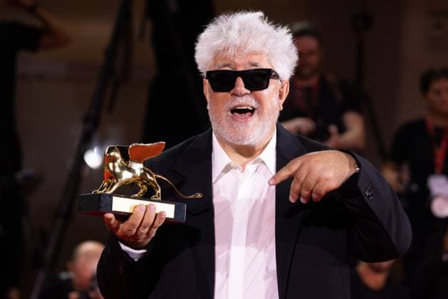 News - 2024 Winners Photocall - The 81st Venice International Film Festival Pedro Almodovar poses with the golden Lion Award for The room next door during the 81st Venice International Film Festival at Palazzo del Cinema on September 7, 2024 in Venice, Italy. Photo: Cinzia Camela. Lido di Venezia Palazzo del Cinema Italy Copyright: xCinziaxCamelax xLiveMediax LPN_1508040
