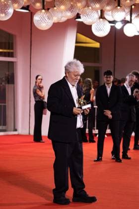 News - 2024 Winners Photocall - The 81st Venice International Film Festival Pedro Almodovar poses with the golden Lion Award for The room next door during the 81st Venice International Film Festival at Palazzo del Cinema on September 7, 2024 in Venice, Italy. Photo: Cinzia Camela. Lido di Venezia Palazzo del Cinema Italy Copyright: xCinziaxCamelax xLiveMediax LPN_1508048