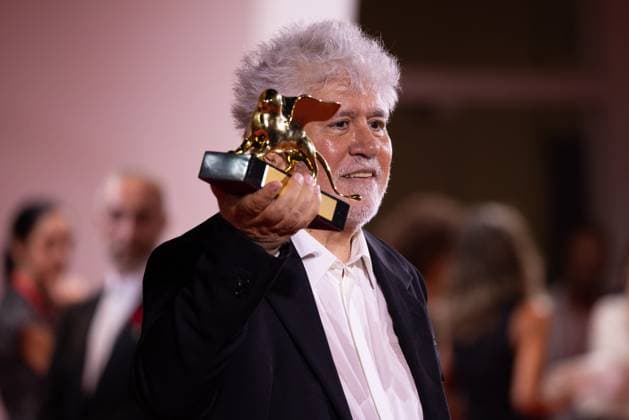News - 2024 Winners Photocall - The 81st Venice International Film Festival Pedro Almodovar poses with the golden Lion Award for The room next door during the 81st Venice International Film Festival at Palazzo del Cinema on September 7, 2024 in Venice, Italy. Photo: Cinzia Camela. Lido di Venezia Palazzo del Cinema Italy Copyright: xCinziaxCamelax xLiveMediax LPN_1508050