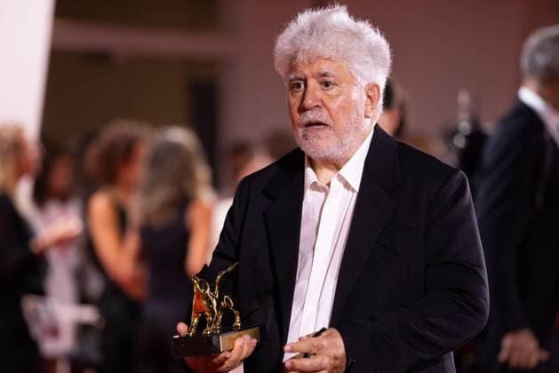News - 2024 Winners Photocall - The 81st Venice International Film Festival Pedro Almodovar poses with the golden Lion Award for The room next door during the 81st Venice International Film Festival at Palazzo del Cinema on September 7, 2024 in Venice, Italy. Photo: Cinzia Camela. Lido di Venezia Palazzo del Cinema Italy Copyright: xCinziaxCamelax xLiveMediax LPN_1508056