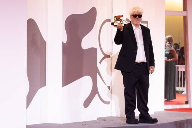 News - 2024 Winners Photocall - The 81st Venice International Film Festival Pedro Almodovar poses with the golden Lion Award for The room next door during the 81st Venice International Film Festival at Palazzo del Cinema on September 7, 2024 in Venice, Italy. Photo: Cinzia Camela. Lido di Venezia Palazzo del Cinema Italy Copyright: xCinziaxCamelax xLiveMediax LPN_1508061